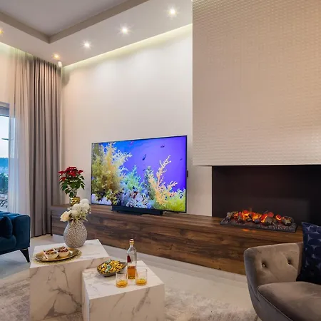 Beachfront Ines With Pool * Kaštela