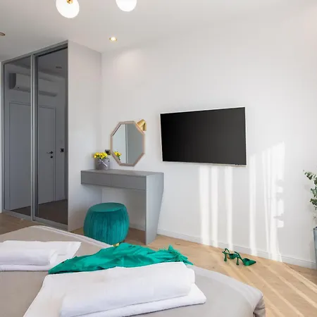 Beachfront Ines With Pool 빌라