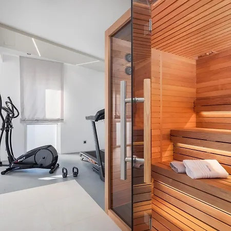 Beachfront Ines With Pool 빌라