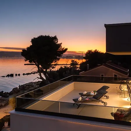 Beachfront Ines With Pool *