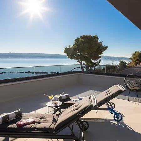 Beachfront Ines With Pool 빌라 *