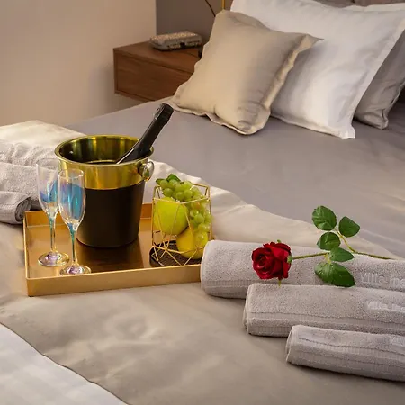 Beachfront Ines With Pool 빌라