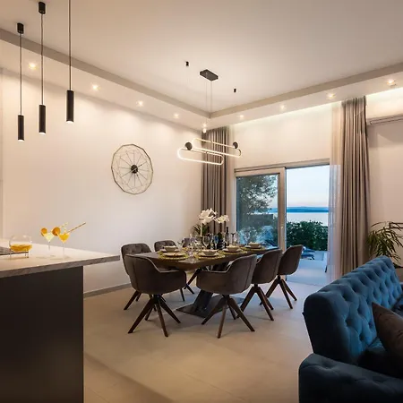 Beachfront Ines With Pool Kaštela