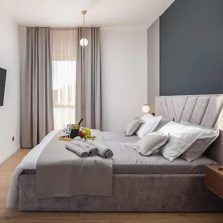 Beachfront Ines With Pool 빌라