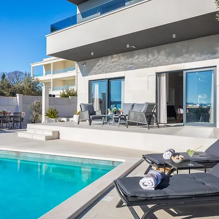 Beachfront Ines With Pool *