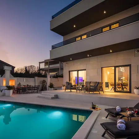 Beachfront Ines With Pool