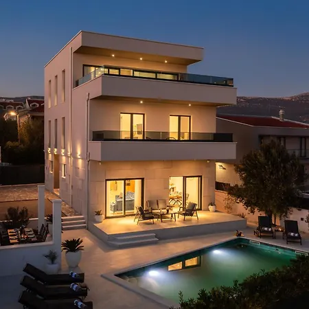 Beachfront Ines With Pool Kaštela