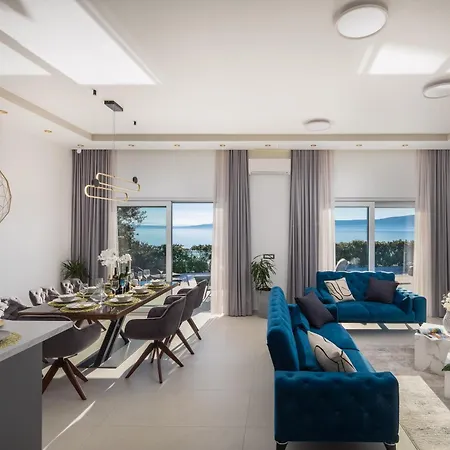 Beachfront Ines With Pool 빌라 *