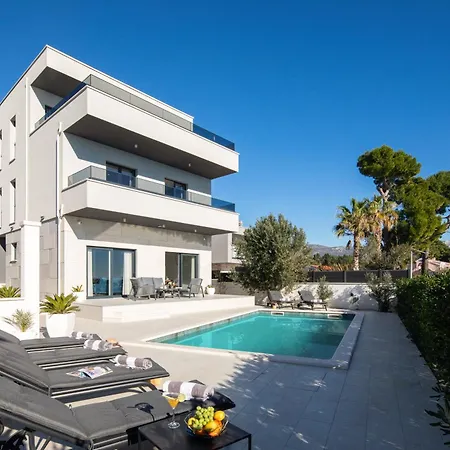 Beachfront Ines With Pool *