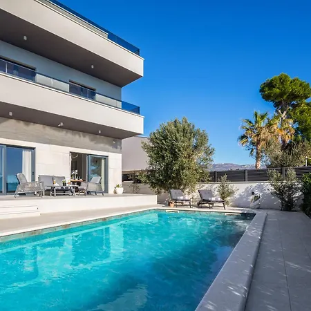 Beachfront Ines With Pool *