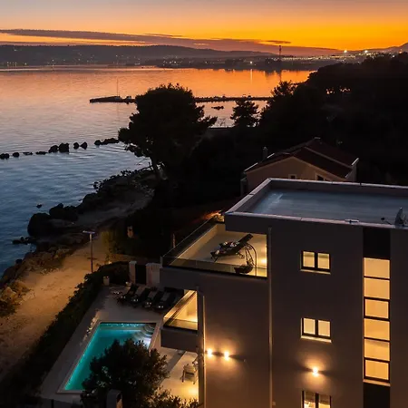 Beachfront Ines With Pool *