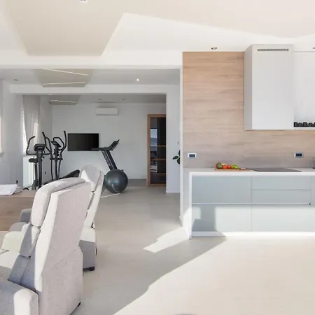 Beachfront Ines With Pool Kastela