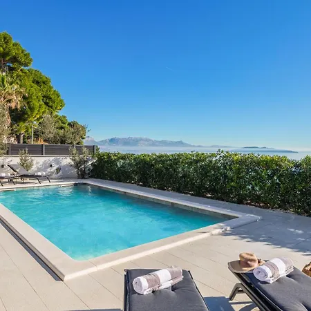 Beachfront Ines With Pool Villa *