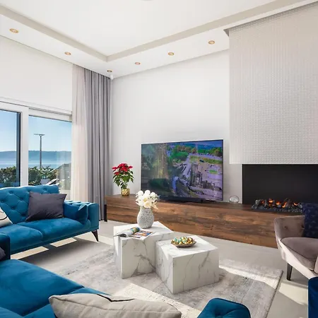 Beachfront Ines With Pool