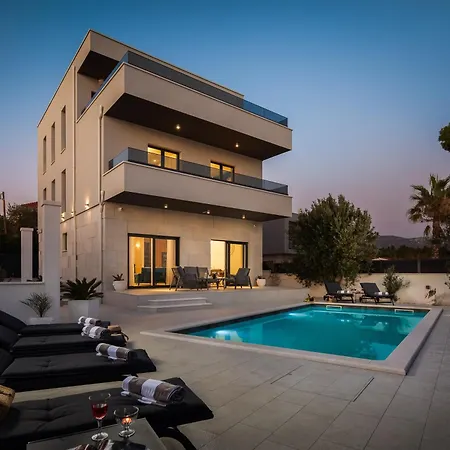 Beachfront Ines With Pool * Kastela