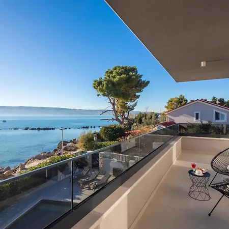 Villa Beachfront Ines With Pool