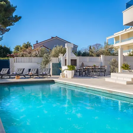 Beachfront Ines With Pool *