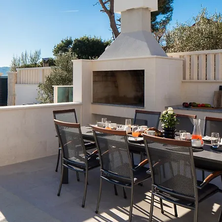 Villa Beachfront Ines With Pool Kastela