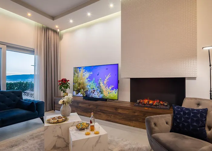 Beachfront Ines With Pool * Kaštela