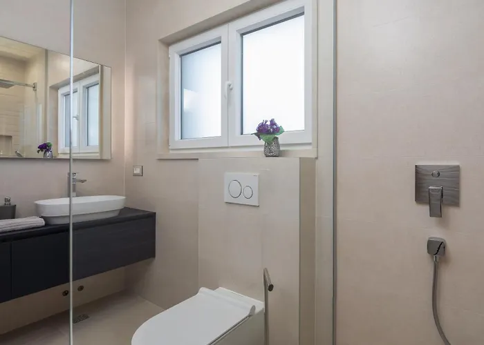 Beachfront Ines With Pool Kaštela