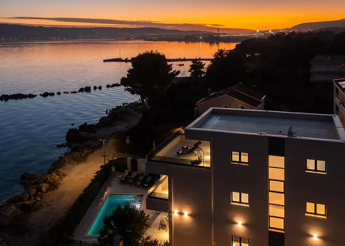 Beachfront Ines With Pool *