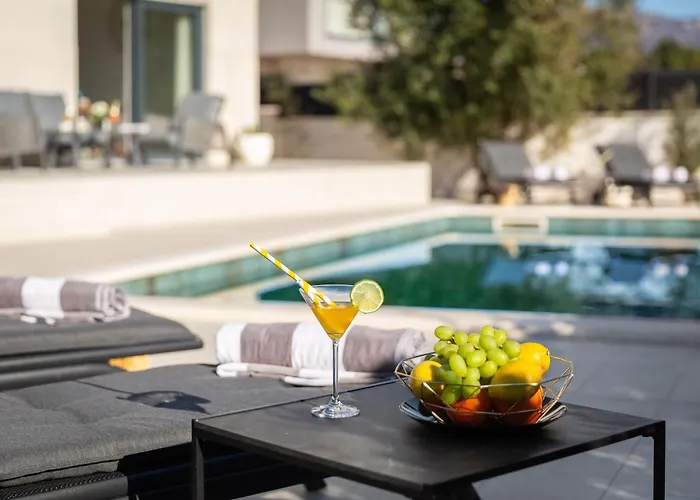 Beachfront Ines With Pool * Kaštela