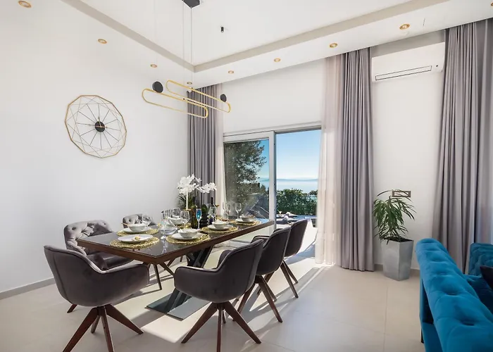 Villa Beachfront Ines With Pool Kaštela