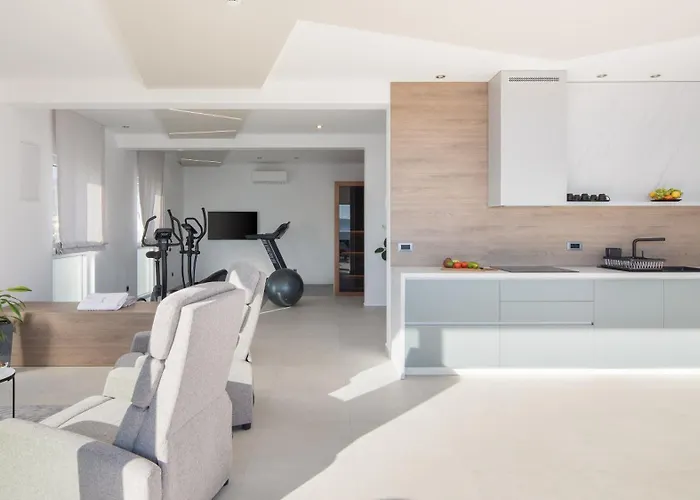 Beachfront Ines With Pool Kaštela