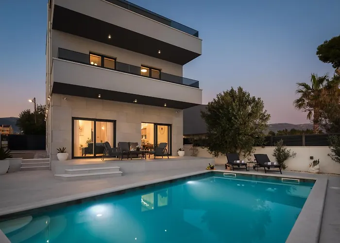 Beachfront Ines With Pool Villa Kaštela