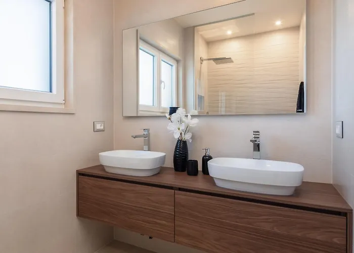 Villa Beachfront Ines With Pool Kaštela