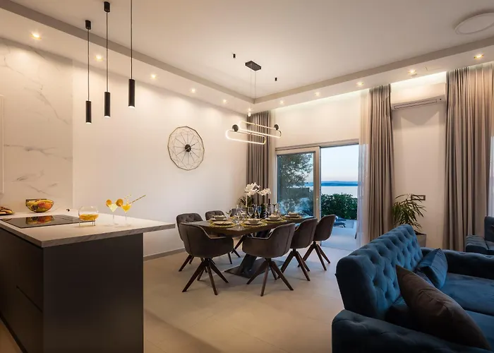 Beachfront Ines With Pool Kaštela