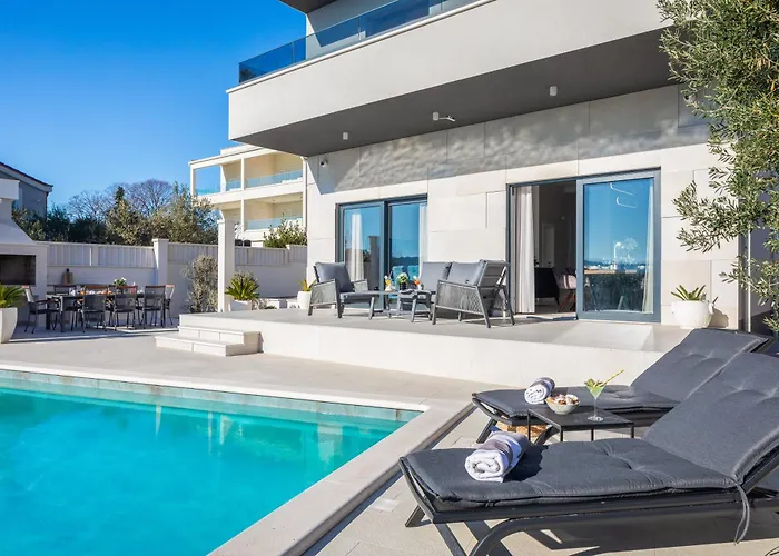 Beachfront Ines With Pool *