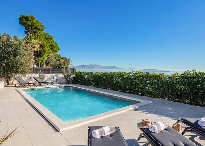 Beachfront Ines With Pool Villa *