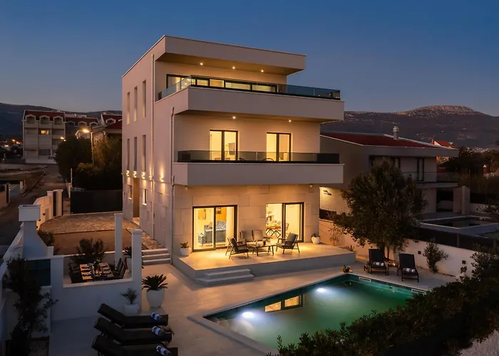 Beachfront Ines With Pool Kaštela