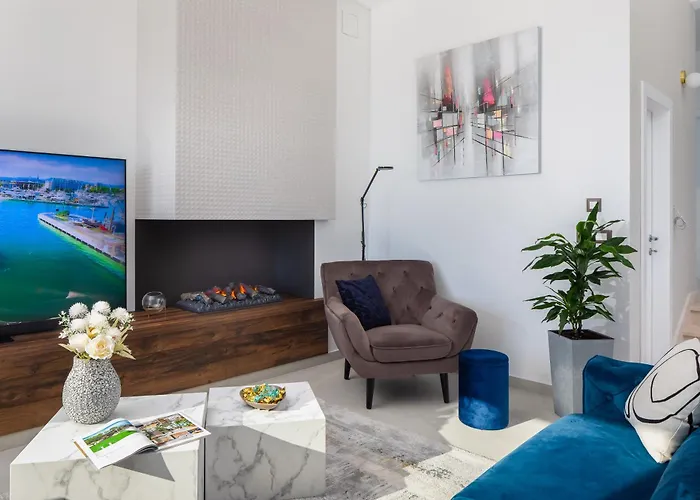 Beachfront Ines With Pool *