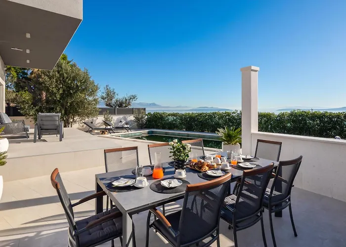 Beachfront Ines With Pool