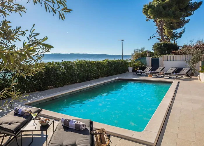 Beachfront Ines With Pool * Kaštela