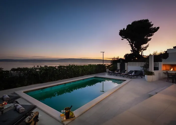 Beachfront Ines With Pool Villa