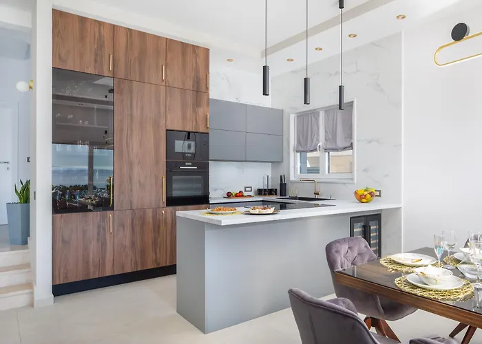 Beachfront Ines With Pool Kaštela