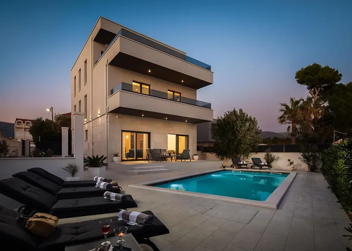 Beachfront Ines With Pool * Kaštela