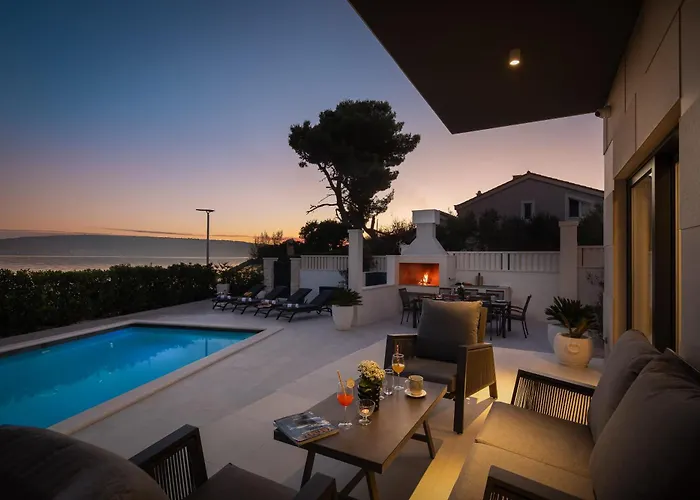 Villa Beachfront Ines With Pool *