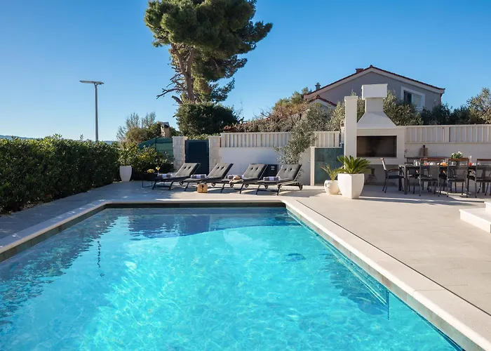 Beachfront Ines With Pool