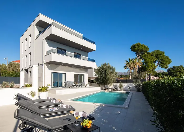 Beachfront Ines With Pool *