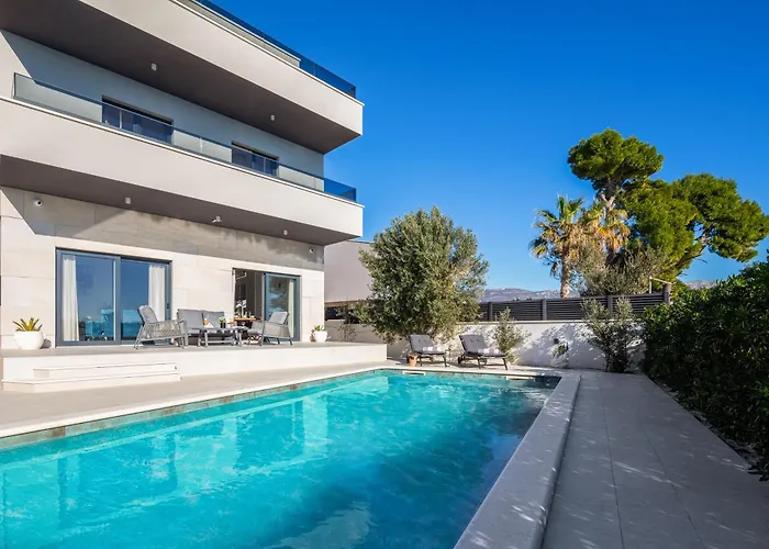 Beachfront Ines With Pool *