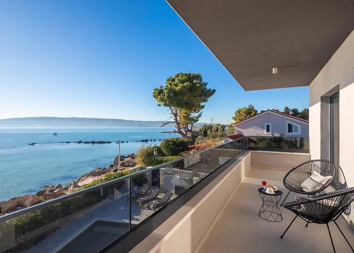 Villa Beachfront Ines With Pool