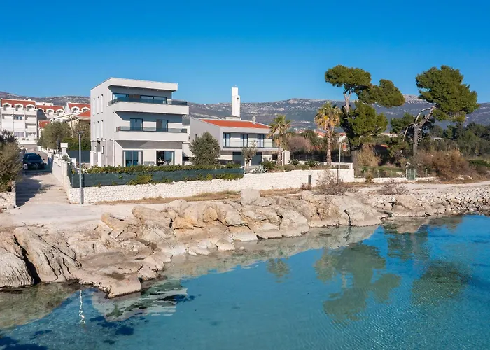 Beachfront Ines With Pool Kaštela