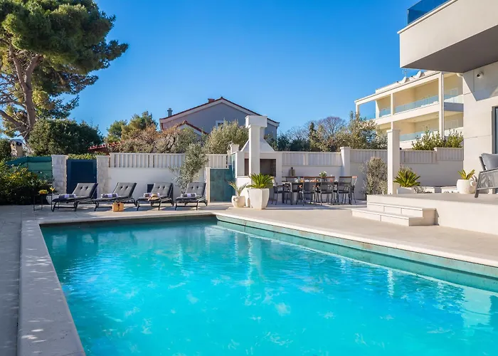 Beachfront Ines With Pool *