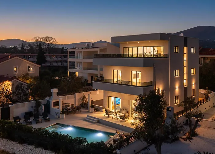 Beachfront Ines With Pool