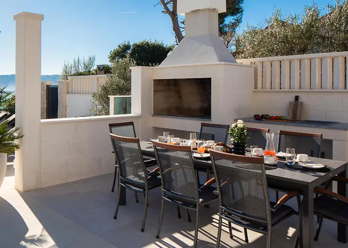 Villa Beachfront Ines With Pool Kaštela